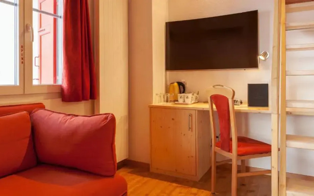 Julen Wendelin, Hotel Touring