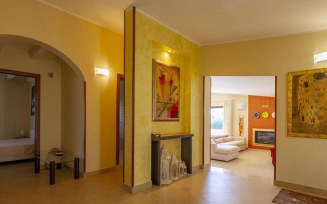 villa with private pool and air conditioning