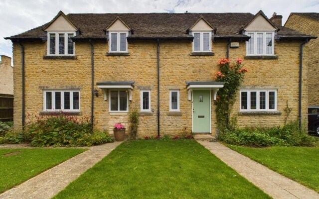 The Fosse Way Cottage - Breathtaking 5bdr Cottage With Parking Garden