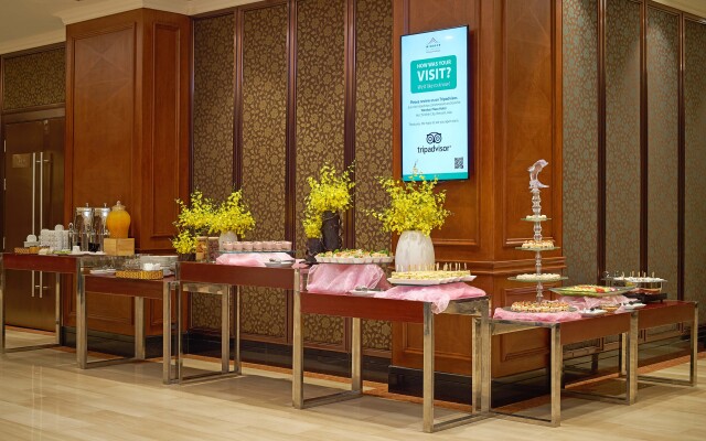 Windsor Plaza Hotel