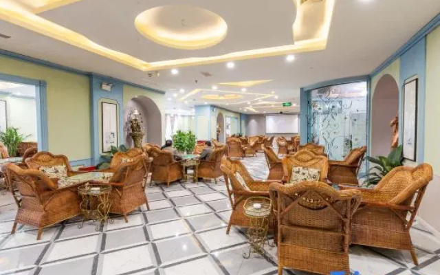 Zhufangzi Cinema Hotel (Anyue Beimenkou)