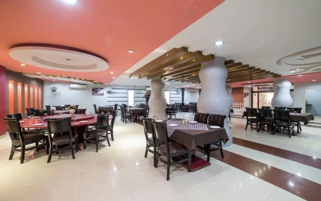 OYO 27803 Hotel Raj Mahal