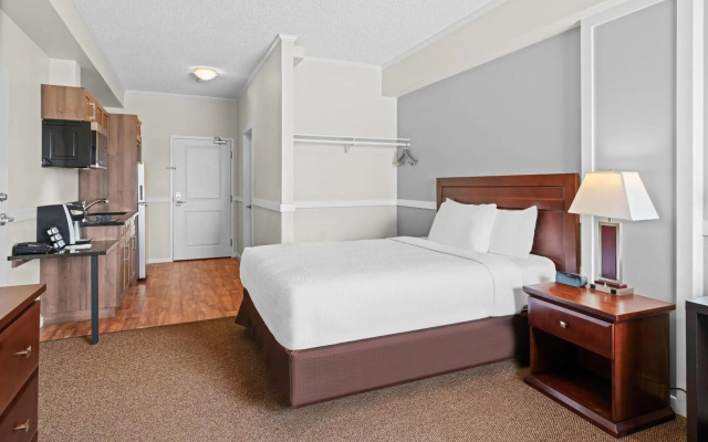 Days Inn by Wyndham Lamont