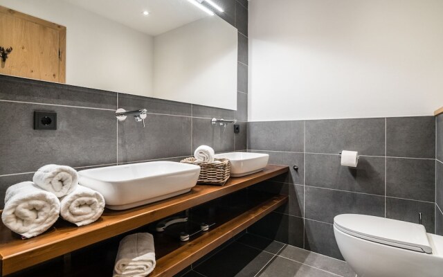 Luxurious Chalet With Sauna on Sunny Slopes in Mühlbach