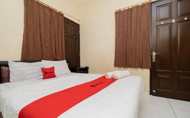 RedDoorz @ Graha 99 Simomulyo