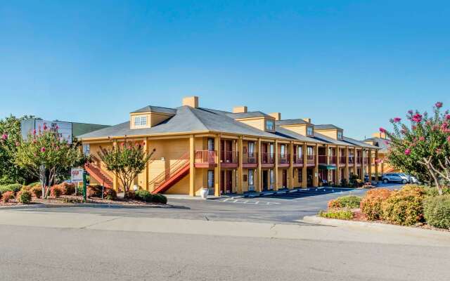 Quality Inn Bessemer I-20 exit 108