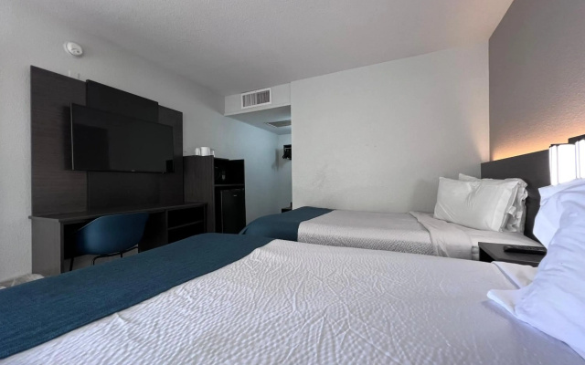 Motel 6 Bakersfield, CA - South