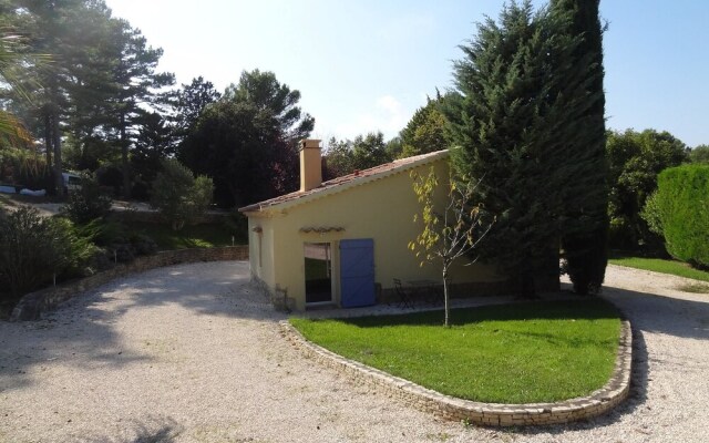 Studio in Roquefort-la-bédoule, With Pool Access, Enclosed Garden and