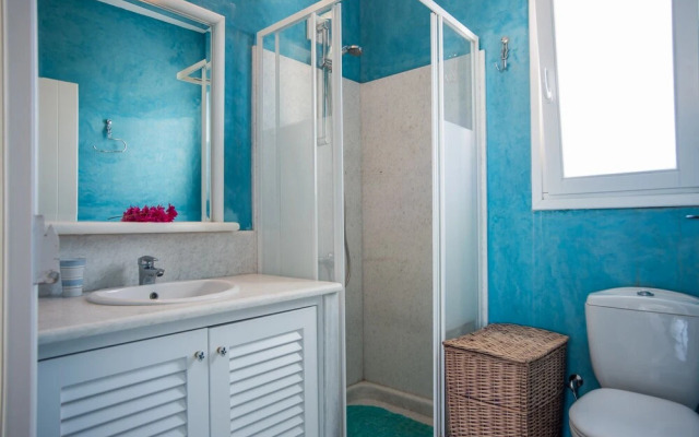 Family Seafront Villa, 1´ From the Beach