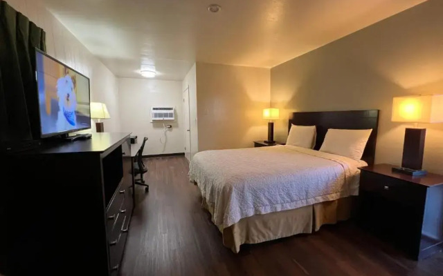 Riverside Motel