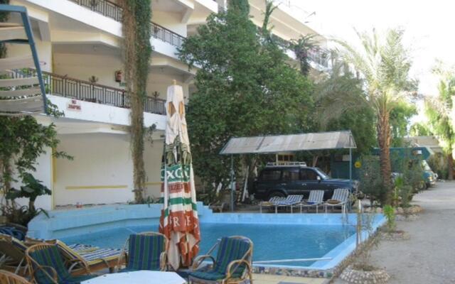 Rezeiky Hotel And Camp Luxor