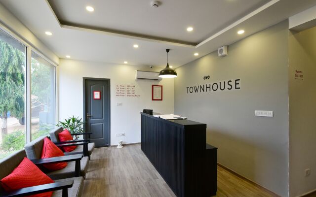 OYO Townhouse 106 Airport Road