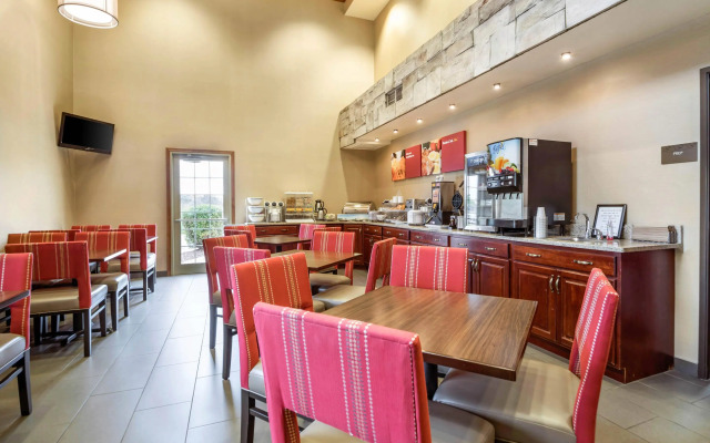 Comfort Suites at Par 4 Resort