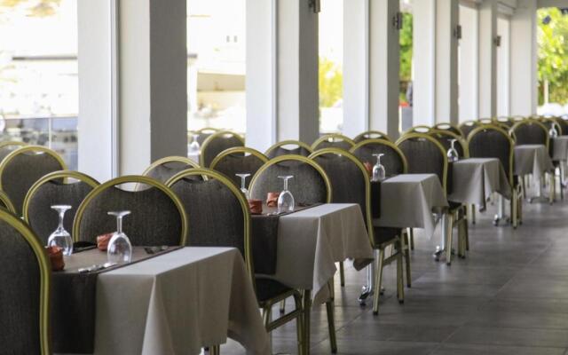 Azka Hotel