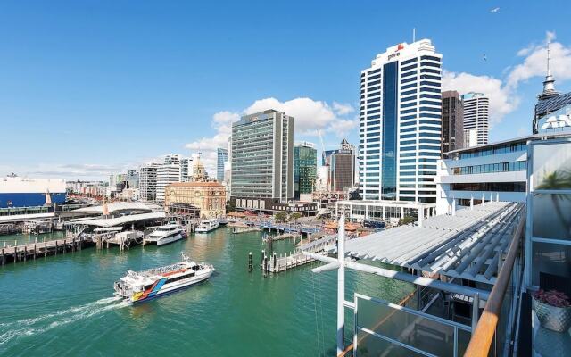 QV Spacious Waterfront Apartment - 748