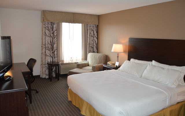 Holiday Inn Express & Suites Winner by IHG