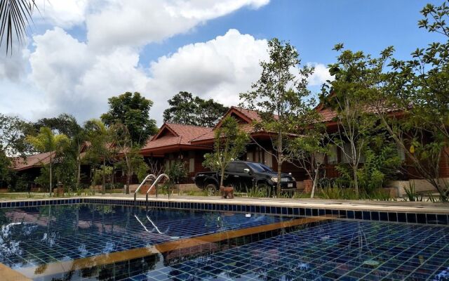 Ruean Ploysrirung Boutique Resort