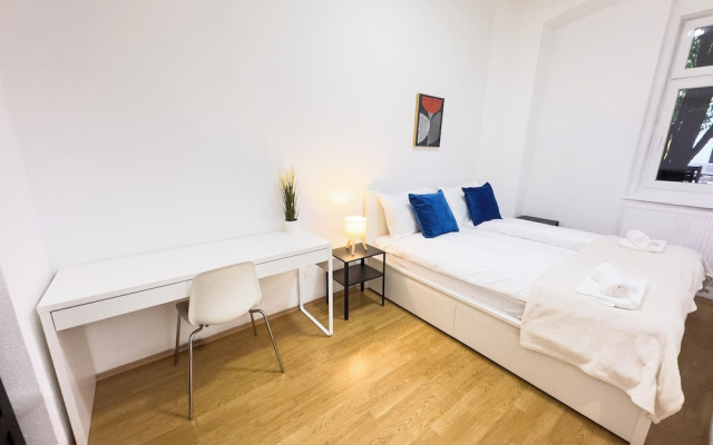 2 Bedroom Apartments 18 Min to center