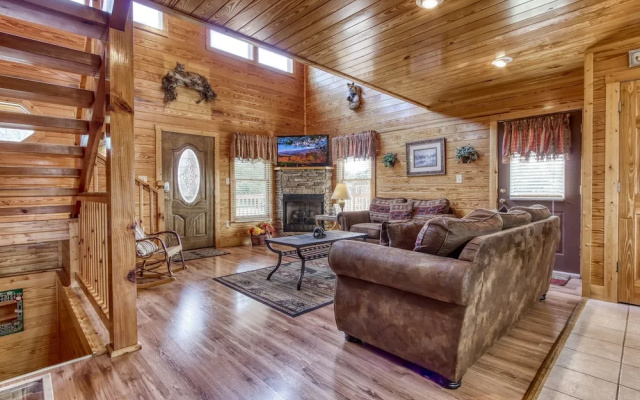 Mountain Breeze 5 Bedrooms 3 Bathrooms Cabin