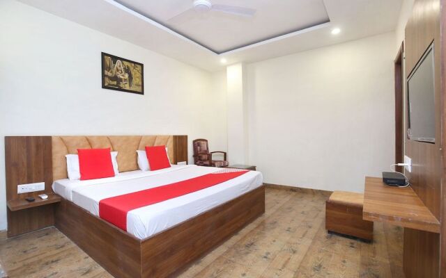OYO 24442 Amaze Inn