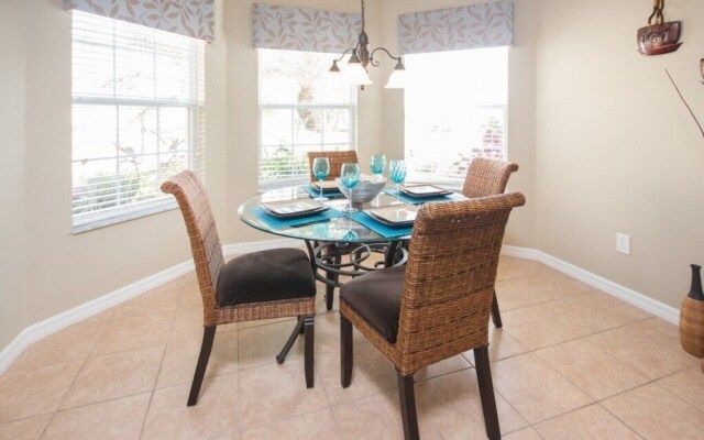 Janet's West Haven 4 Bedroom Home by Redawning