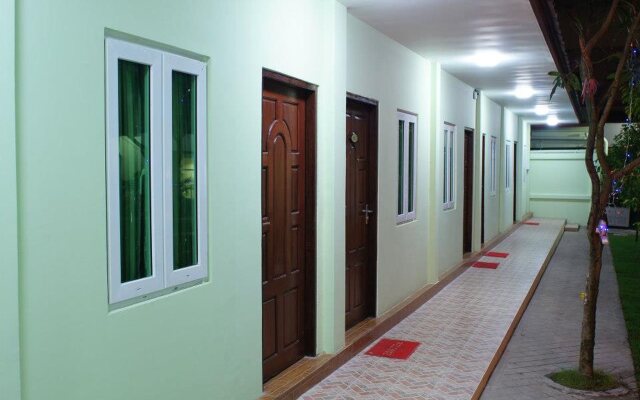 Green Leaf Hotel