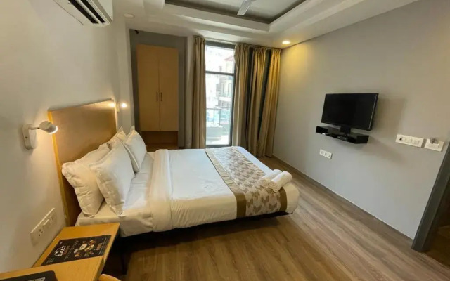Saltstayz Express - Golf Course Road & DLF Phase-1