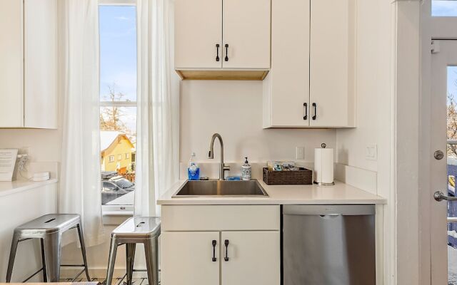 Barclay Klum House by WanderLodges