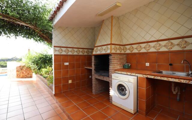 1143 Villa Serymar