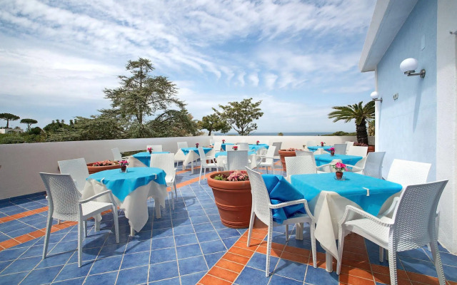 Iris Hotel