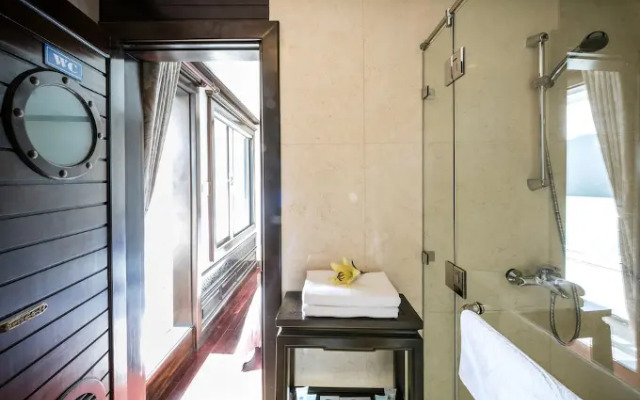 Gray Line Private Luxury Cruise