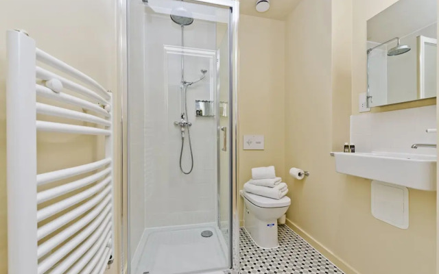 Superb Studio Apartment With Garden Views Near Camden