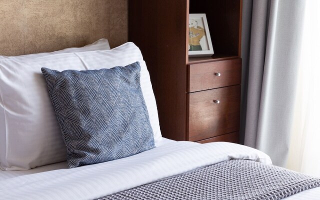 Fashionable 1BR in the Trendy Jlt! Sleeps 4!