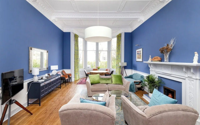 Spacious 2-Bedroom Ground Floor Flat