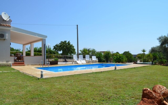 Villa With 2 Bedrooms In Floridia With Private Pool Enclosed Garden And Wifi 12 Km From The Beach