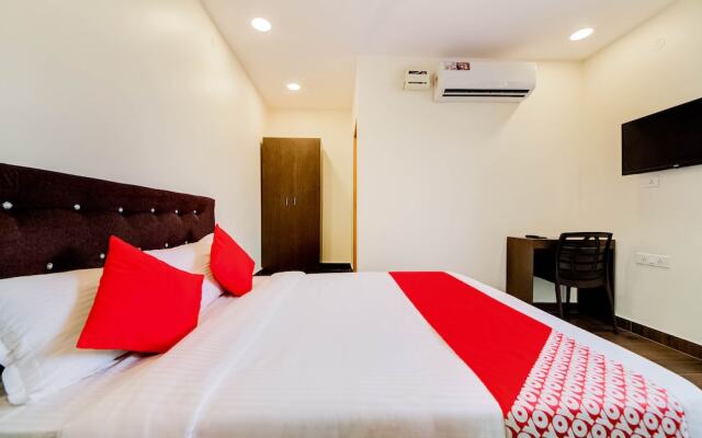 OYO 27844 Seven A Luxury Hotel