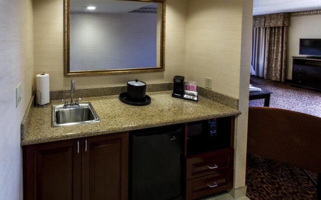 Hampton Inn & Suites Staten Island