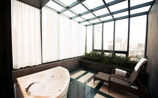 Travelodge Myeongdong City Hall