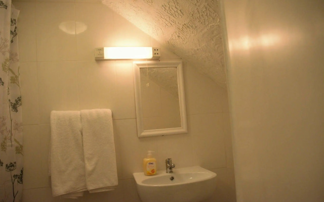 Crown Lodge Guest House
