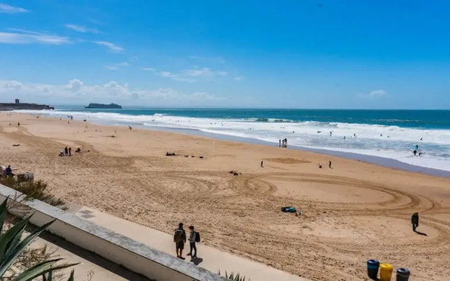 Bright Flat by Carcavelos Beach With Fast Wi-fi