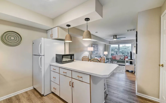 Brigantine Condo w/ Beach Access & Pool Views