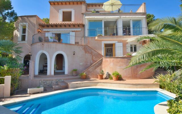 Villa with Incredible Sea Views And Pool Sleeps 7