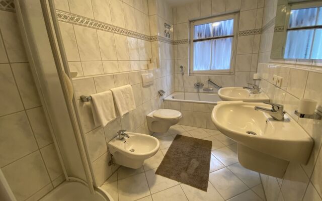Hotel Zartenbach B&B