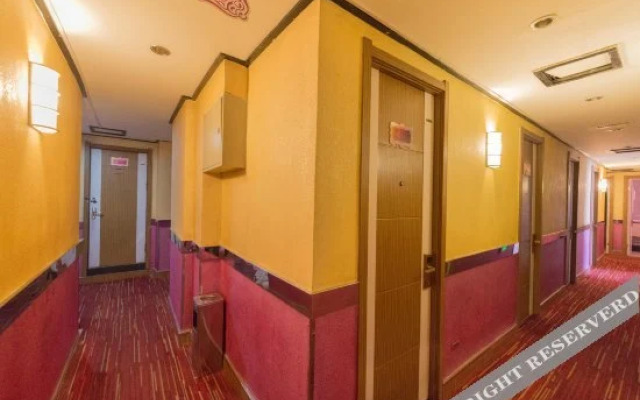 Saturday Theme Hotel
