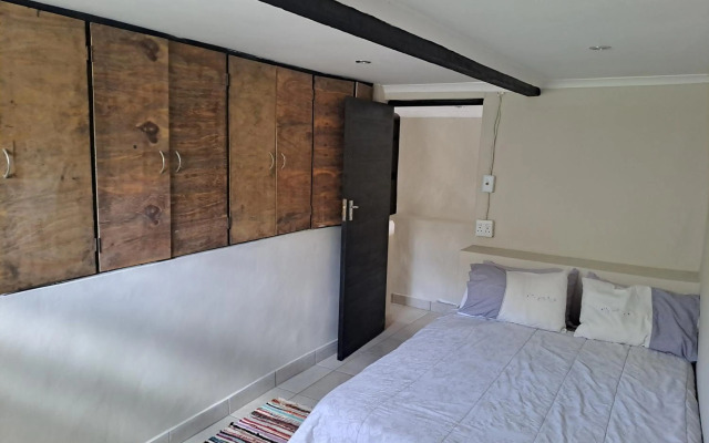 African Sky's the Limit -Quiet, peaceful self-catering