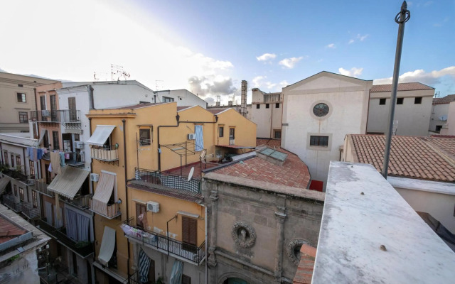 Sunny loft with terrace and A/C in the city centre