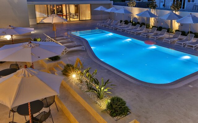 Avanti Hotel & Spa