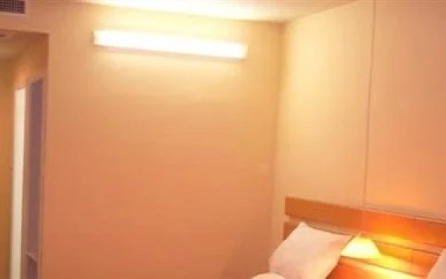 Home Inn (Dongtai West Wanghai Road)