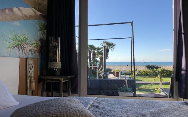 Beach House Barcelona Hot Tub & Beach Access