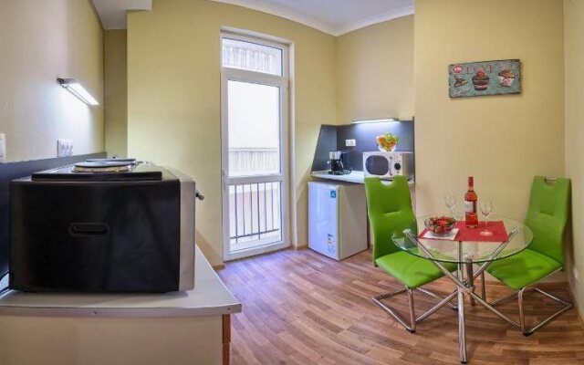 Guest House 32